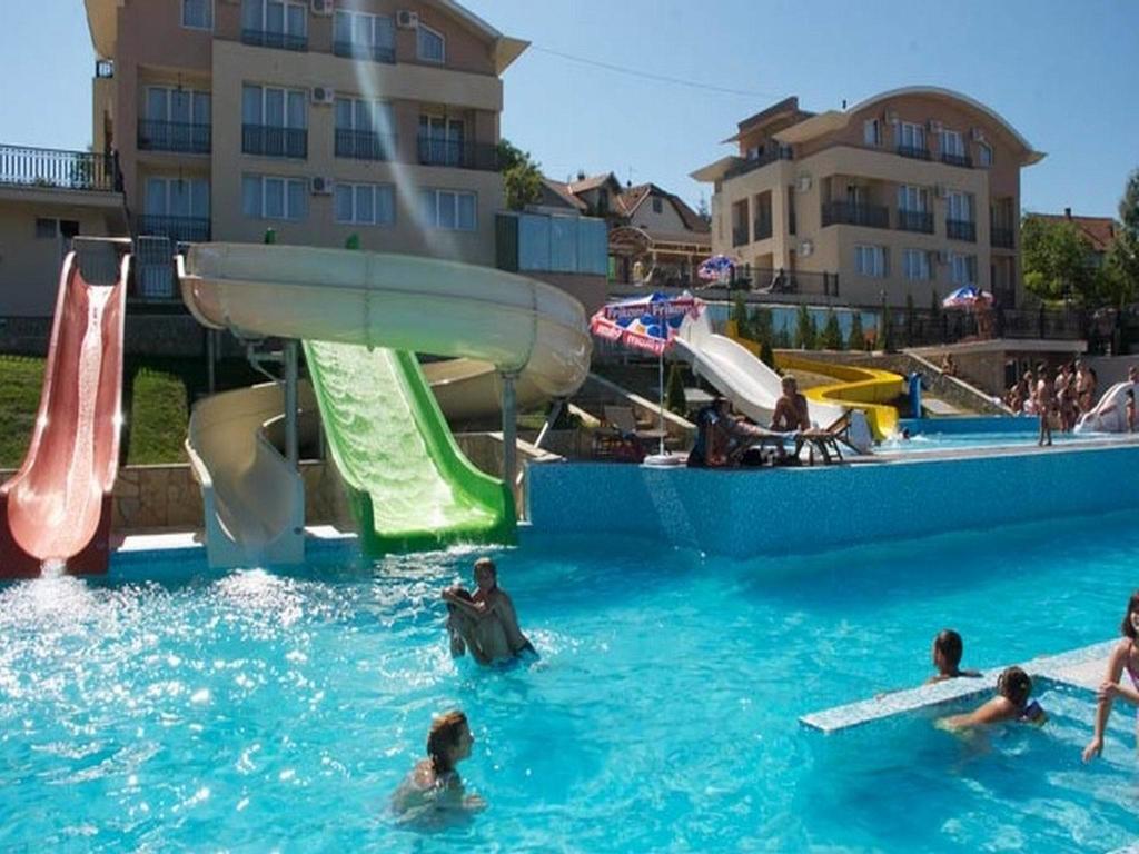 Sunny Hill Apartments & Aqua Park Vrnjačka Banja Eksteriør billede